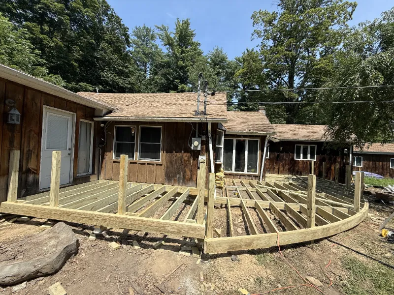 Deck railing system on a residential deck
